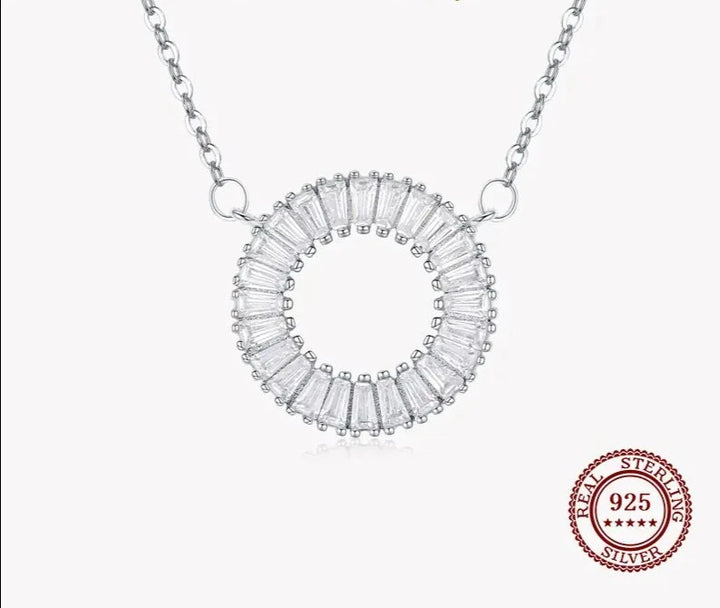 Sparkling Clear Round Necklace - GlimmaStyle