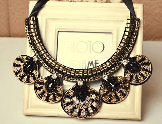 Fashionable Statement Choker Necklace - GlimmaStyle