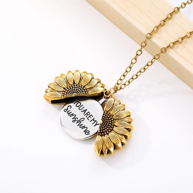 Sunflower Pendant Necklace - GlimmaStyle