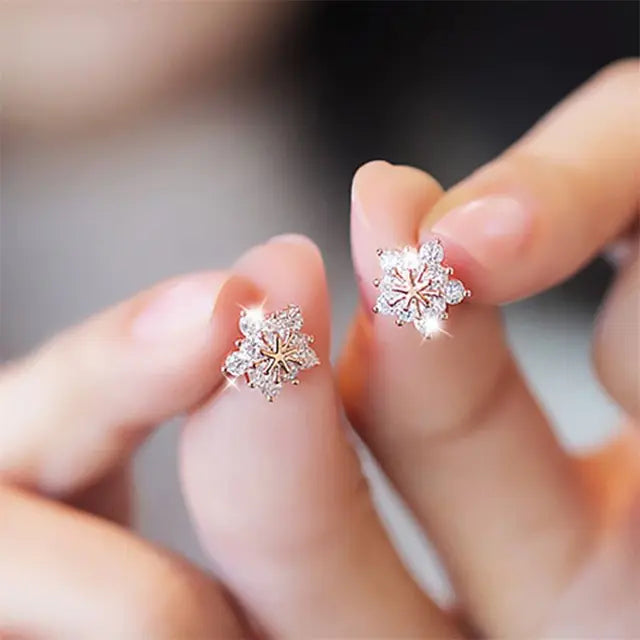 Christmas Snowflake Stud Earrings - GlimmaStyle