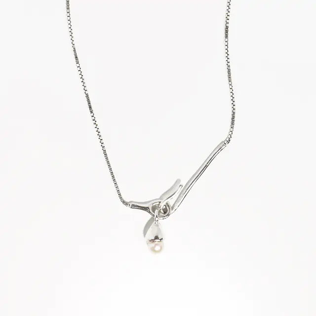 Simply Silver Plated Pearl Necklace - GlimmaStyle