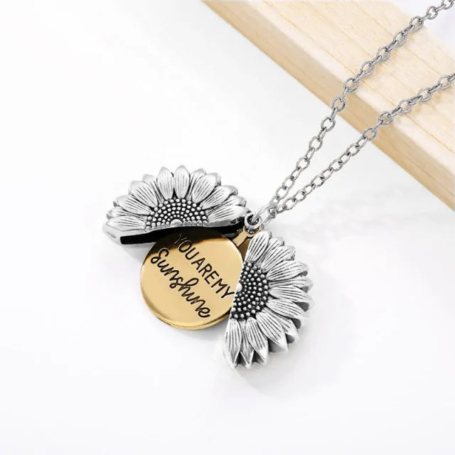 Sunflower Pendant Necklace - GlimmaStyle