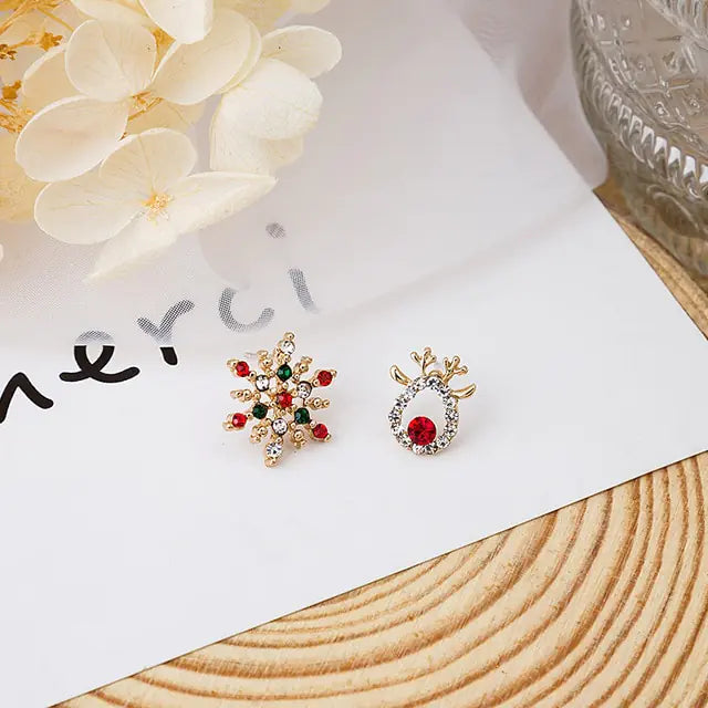 Christmas Snowflake Stud Earrings - GlimmaStyle