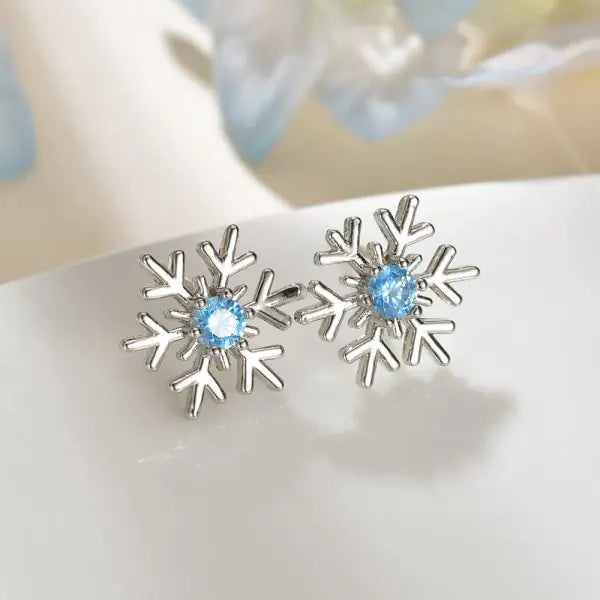 Christmas Snowflake Stud Earrings - GlimmaStyle