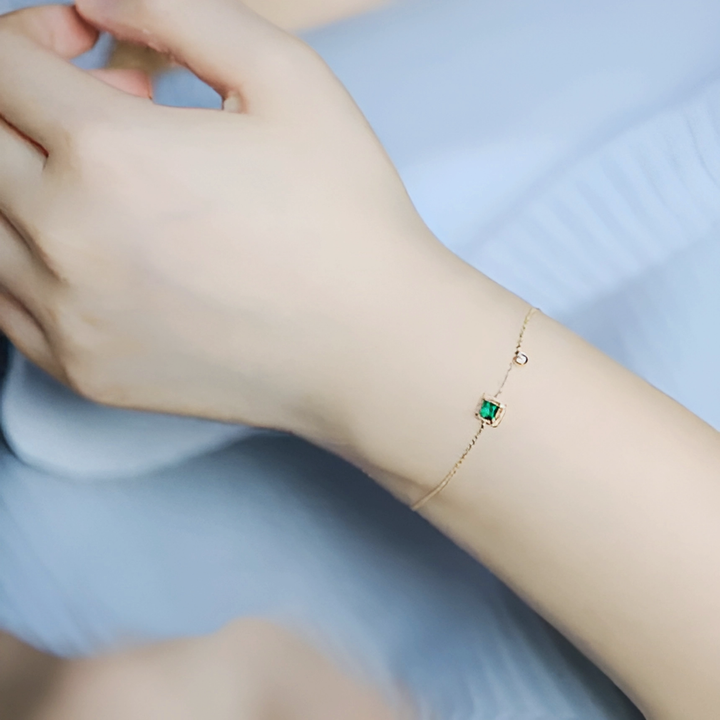 Emerald Crystal Chain Bracelet - GlimmaStyle