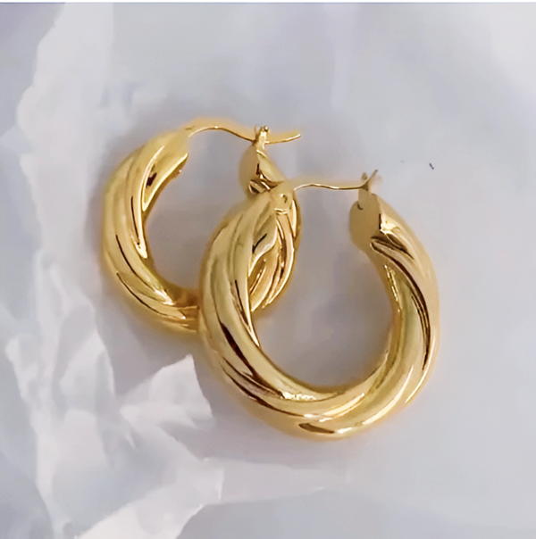 Golden Minimalist Earring - GlimmaStyle