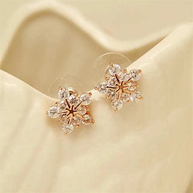 Christmas Snowflake Stud Earrings - GlimmaStyle