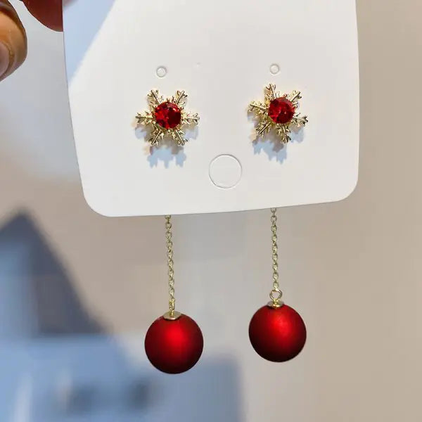 Christmas Snowflake Stud Earrings - GlimmaStyle