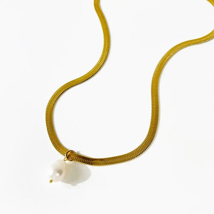 Wide Flat Snake Pearl Necklace - GlimmaStyle