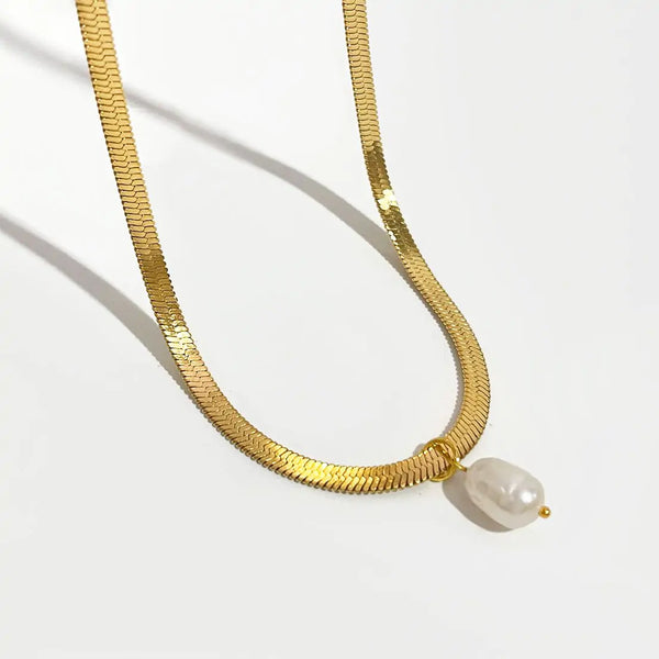 Wide Flat Snake Pearl Necklace - GlimmaStyle