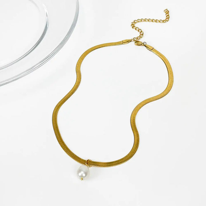 Wide Flat Snake Pearl Necklace - GlimmaStyle