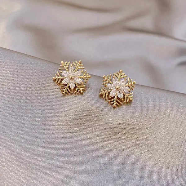 Christmas Snowflake Stud Earrings - GlimmaStyle