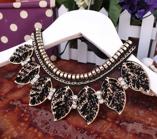 Fashionable Statement Choker Necklace - GlimmaStyle