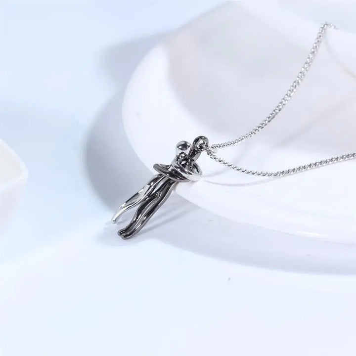 Couple Hugging Pendant Necklace - GlimmaStyle