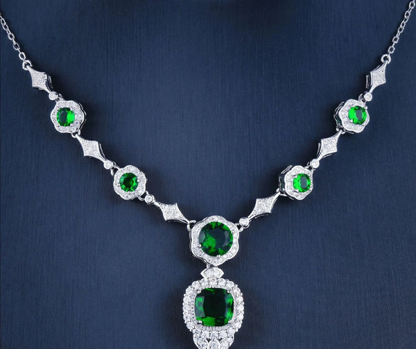 White Gold Emerald Necklace - GlimmaStyle